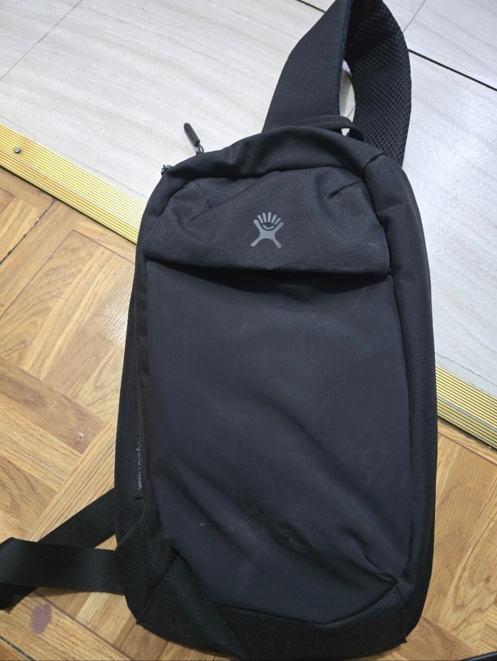 Hydro Flask Black Sling Crossbody Bag